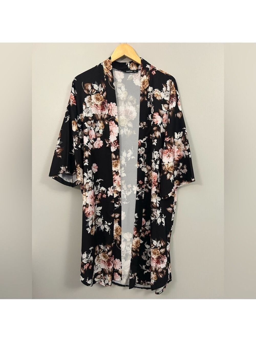 Boohoo Black and Pink Floral Robe Medium